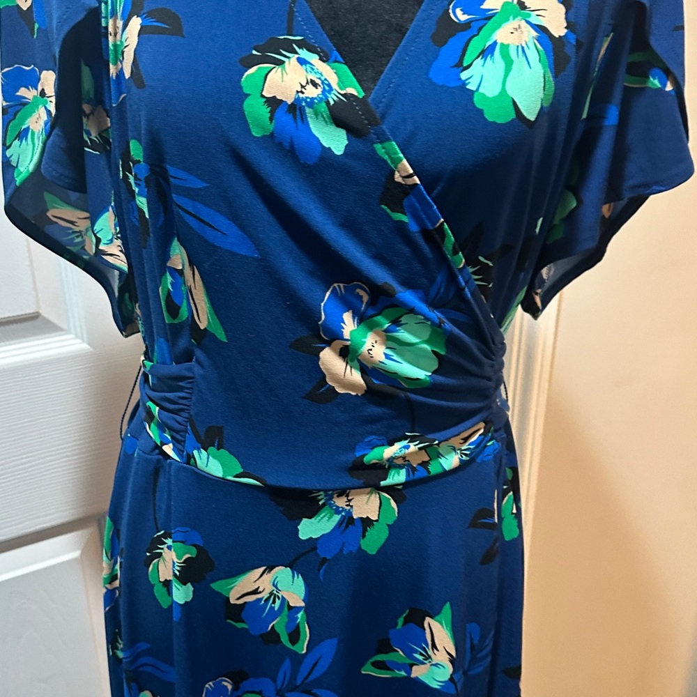 💙Floral Wrap Dress💙 - Picture 4 of 8